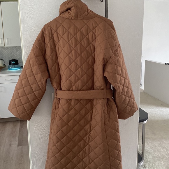Quilted puffer wrap coat in beautiful camel tan color - Picture 7 of 7